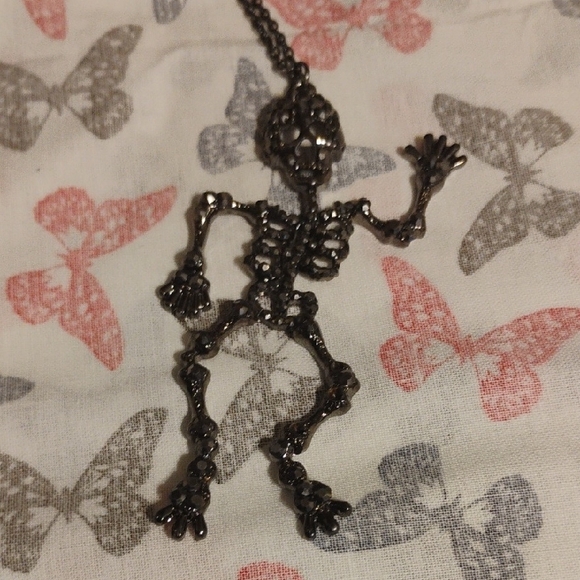 🎃 Silly Spooky Sparkle! Rhinestone Skeleton Pendant Necklace - Picture 4 of 4